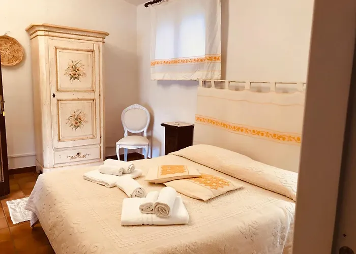 Värdshus La Vecchia Scuderia Di Catrin E Carol Oschiri